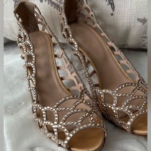 BEAUTIFUL CRYSTAL WOMANS PARTY HEELS